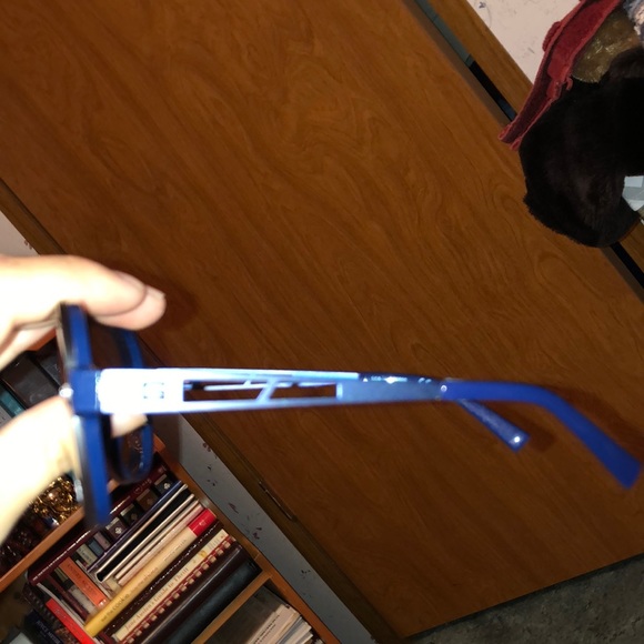 Guess Sunglasses - Picture 2 of 4